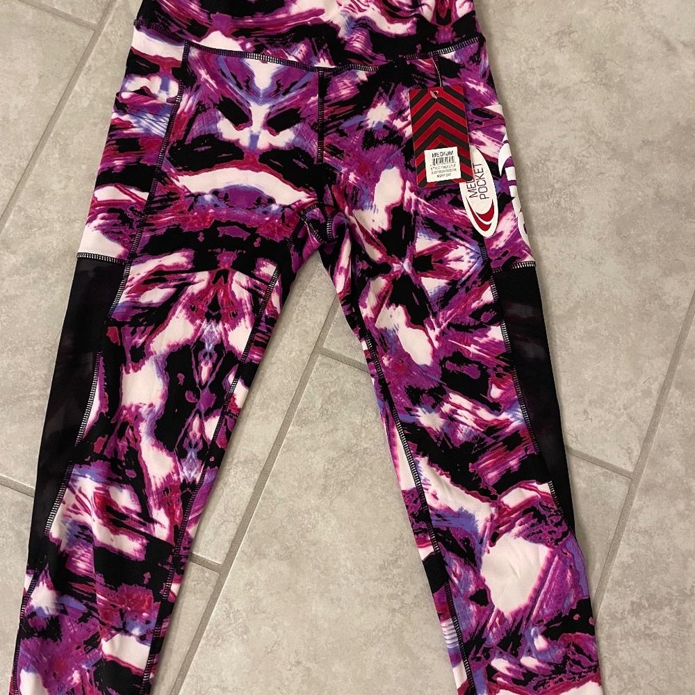 TKO Blurry Brush Pink Purple Capri Pockets Size M